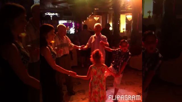 Бабушку и дедушку с Днем Рождения! смотреть онлайн