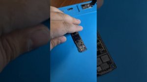 iPhone 12 не включается не заряжается