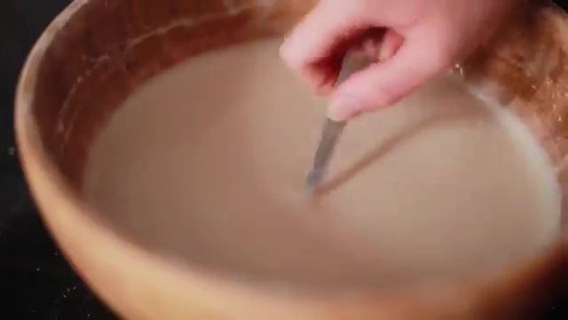 Дрожжевые блины - видео-рецепт от журнала "Bon Appetit" смотреть онлайн