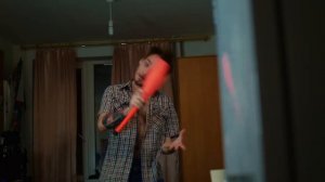 Как жонглировать ножами?