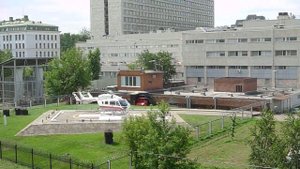 Посадка вертолета МЧС на территории Склифа