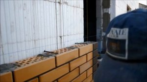 Видео облицовки фасада загородного дома кирпичом без дополнительного утепления