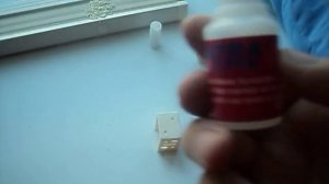 Приклеивание жалюзи на пластиковое окно клеем Ultra Fix. Часть 1