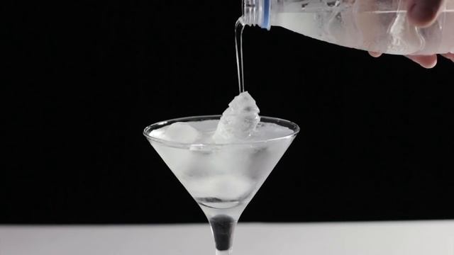 Моментальная Заморозка Воды. 5 Невероятных Трюков. смотреть онлайн