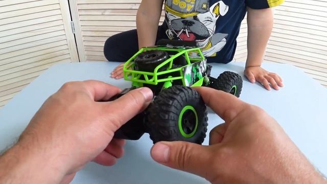 Видео про игрушечные машинки для детей. Отвалилось колесо. Ремонт колеса.