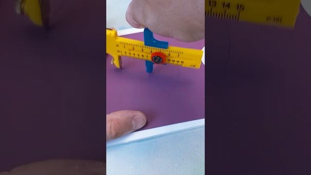 How to cut a round hole in paper or foomeran. Smooth hole #Shorts