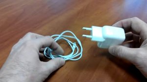 Три в одном: зарядное устройство для Iphone, дата кабель и супер яркий светодиодный фонарик
