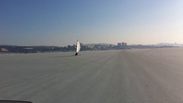 Буера на льду Амурского залива 2011 г.mov смотреть онлайн