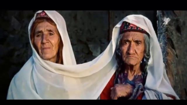 Они живут больше 100 лет и рожают в 65? смотреть онлайн