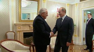 Владимир Путин выразил соболезнования супруге Генри Киссинджера