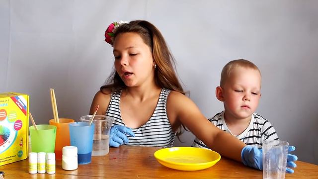 Веселые опыты Эксперименты с Настей и Вовой Полимерные червяки смотреть онлайн