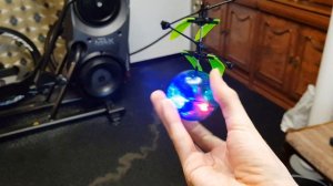 Какой летающий шар из Фикс Прайса красивее? (Синий и разноцветный~4)