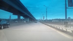 Поездка помосту с неисправным амортизатором.