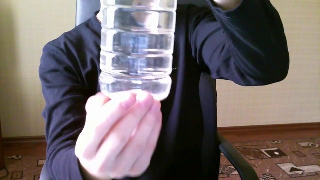 разоблачение фокуса с бутылками. разоблачение фокуса с бутылками. листопад сергей фокусник видео. фокус с бутылкой и монетой разоблачение. разоблачение фокуса с бутылками.