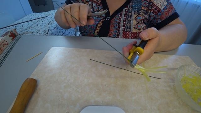 МК как сделать одуванчик из коктельных трубочек. Декор для сада. смотреть онлайн