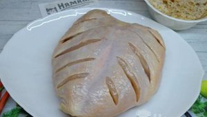 Сочная куриная грудка на кости с помидорами и горчицей в духовке