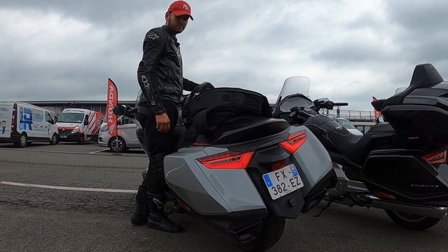 Honda goldwing 1800 dct exhaust sound & accélération смотреть онлайн