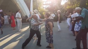 ЦЫГАНОЧКА АЗА! СЧАСТЛИВЫЕ МОМЕНТЫ ИЗ ПАРКА ГОРЬКОГО ХАРЬКОВ ТАНЦЫ