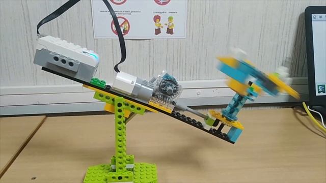 аттракцион торнадо смотреть онлайн