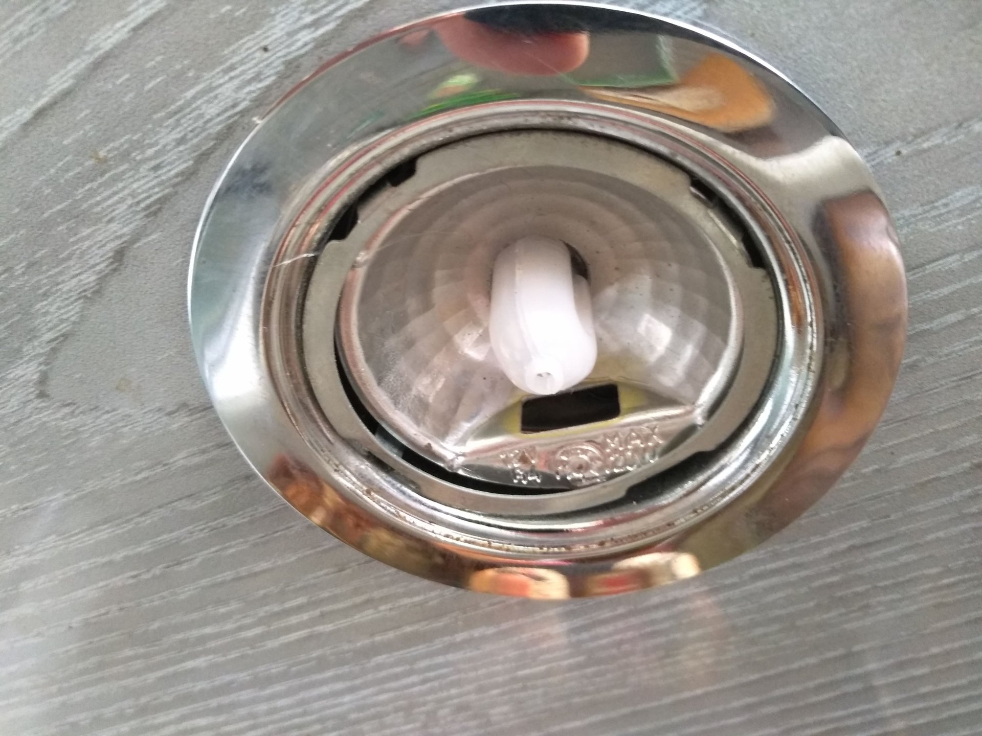 Ремонт- переделка точечного светильника с галогеновой лампы на светодиодную своими руками. смотреть онлайн