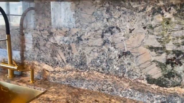 Столешница и рабочая зона на кухне из гранита Mascalzone в Москве на заказ смотреть онлайн