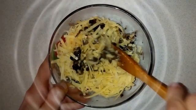 Куриные рулетики с грибами и сыром.