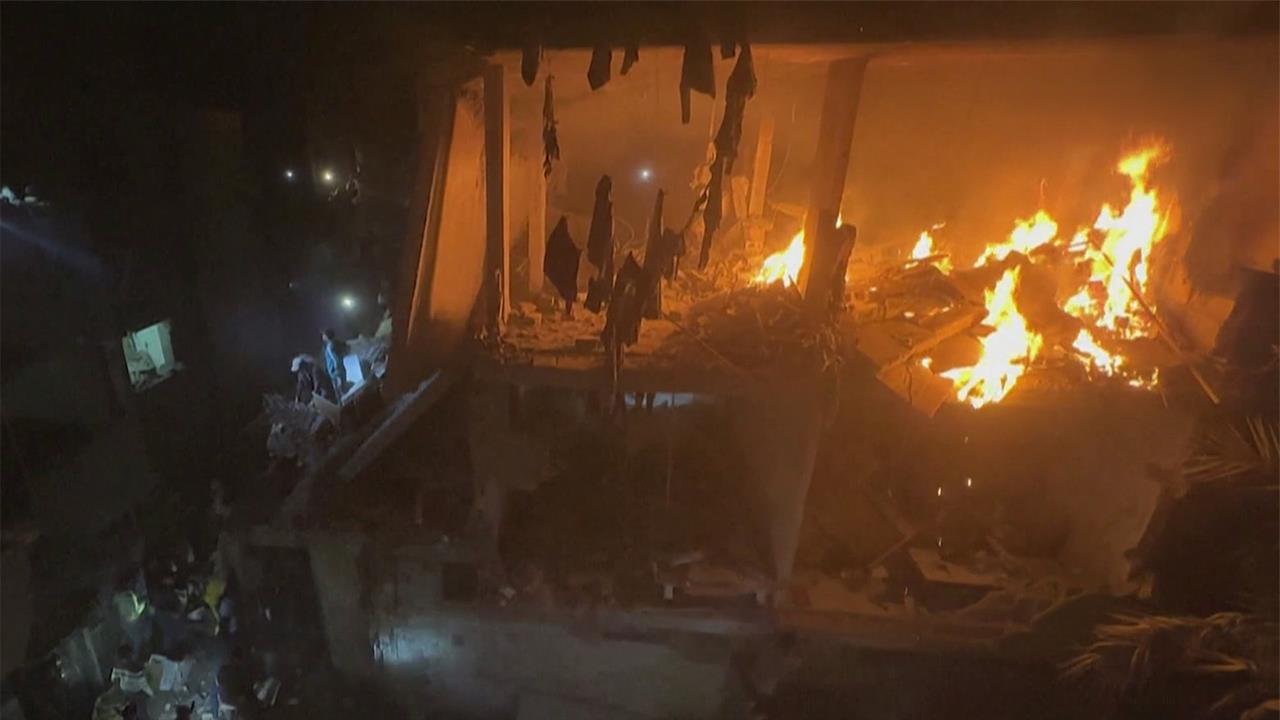 Лагерь беженцев "Магази" в центральной части сектора Газа подвергся авиаудару