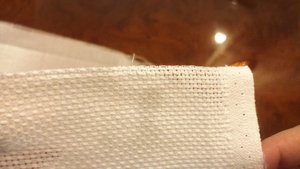 Как обшить край канвы? Обметочный шов