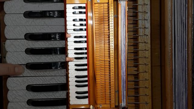 آموزش هارمونیه درس ( ششم )     مکتب مرحوم احمدظاهر Learning basic harmonium Ahmad Zahir's school