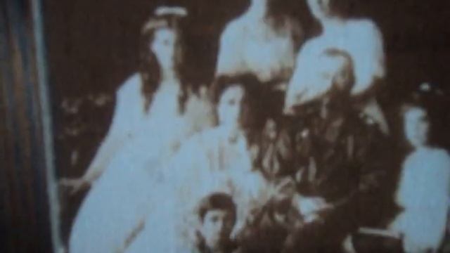 Старинные вещи (фарфор, статуэтки и часы)