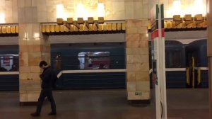 ??"Ушедшие в историю".Последний линкрустовый вагон Петербурга |Old subway car in Petersburg