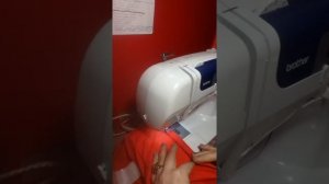 Как укоротить обычную футболку  без специальной плоскошовной машины.