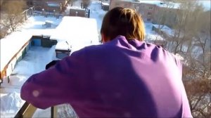Прыжок с высоты в снег