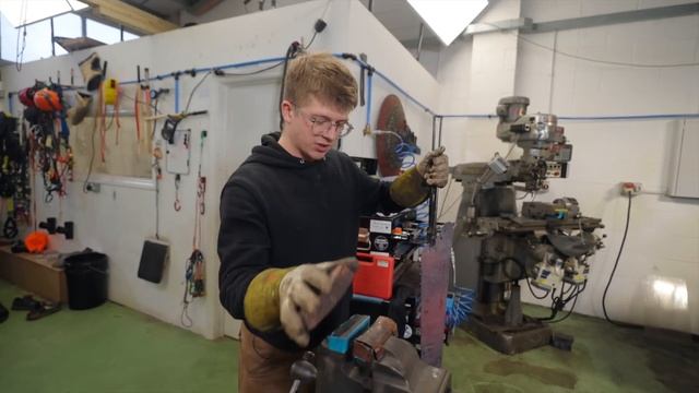 Forging 10 Saws Into 1 Big Saw! смотреть онлайн