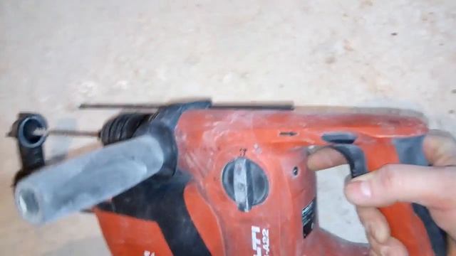 Перфоратор HILTI TE 4A-22 с пылесосом.