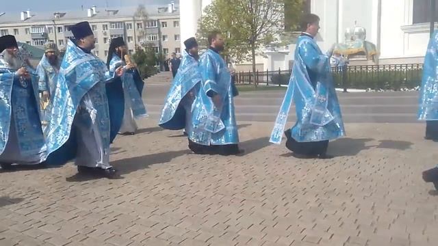 Крестный ход вокруг Собора Казанской иконы Божией Матери. Патриарх Кирилл принимает участие