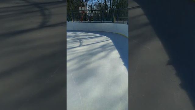 Зима пришла! Катание на коньках! смотреть онлайн