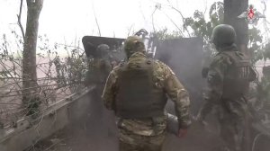 Артиллеристы группировки войск «Север» поддерживают огнем продвижение пехоты