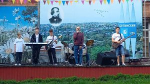 Сергей N. исполняет песню И. Корнелюка "Город, которого нет"