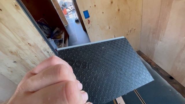 Episode 35: Flooring Install and Bunk Bed Framing смотреть онлайн