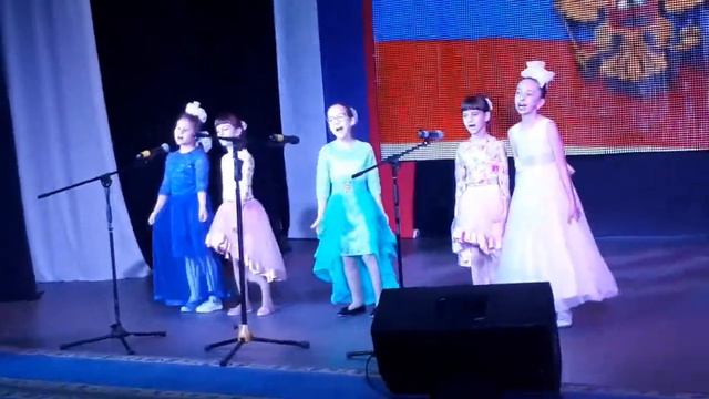 "Мой папа лучше всех" (Музыка и слова Ж.Савиной)