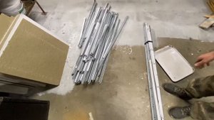 Дешовый способ отделки гаража-потолок армстронг почти даром.