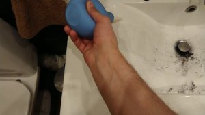 как быстро смыть волосы в раковине))