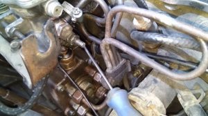 Замена прокладки топливного насоса на автомобиле VW Golf 3 1.6TDI (двигатель с автомобиля VW Golf 2