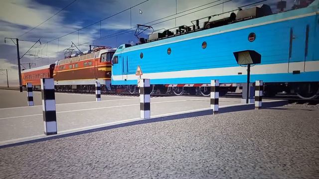 ЭП1М с ЧС4Т проезжает жд переезд (Trains 2019) смотреть онлайн