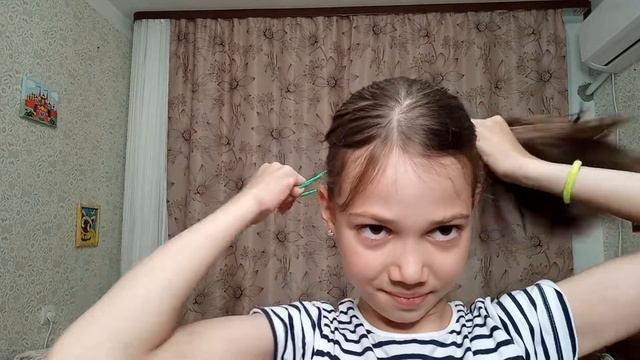 Модные прически для девочек. Шишечка.
