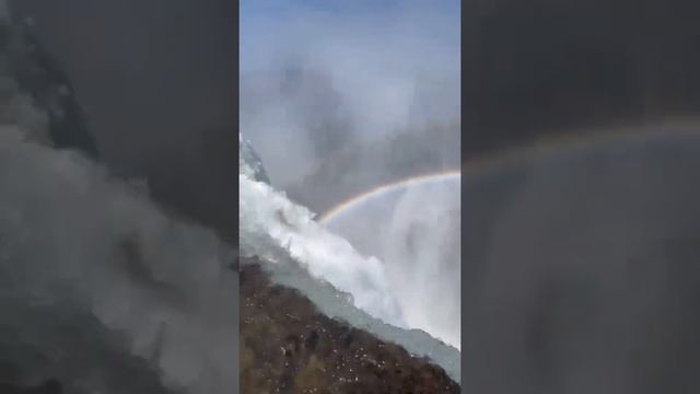 ‘Бассейн Дьявола’, на краю водопада Виктория, в Зимбабве! Вы бы поплавали 🏊 здесь� #путешествия