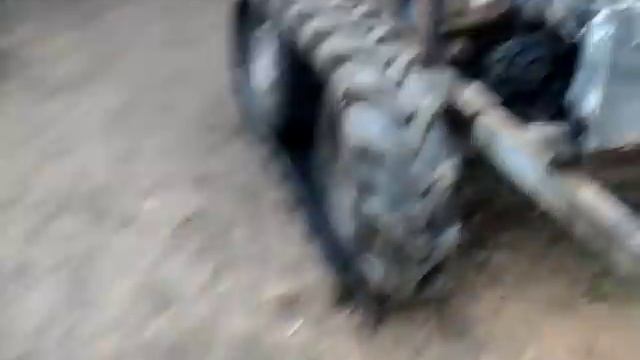 Гусеничный вездеход на резиновых гусеницах. Покатуха на гусянке  1 смотреть онлайн