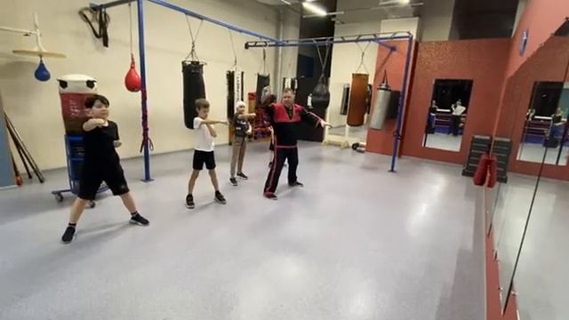 Хождение по квадрату. Обучение ударной техники.