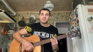 Под гитару- В Новый год у самой ёлки тихо плакала девчёнка